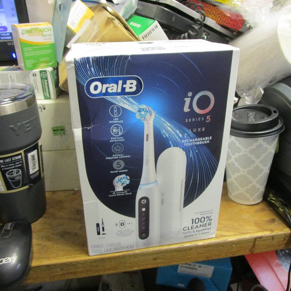 Oral-B iO LUXE Series 5 Electric Toothbrush